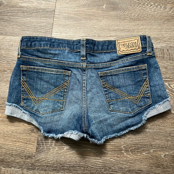 Volcom Jean shorts - Picture 2 of 4
